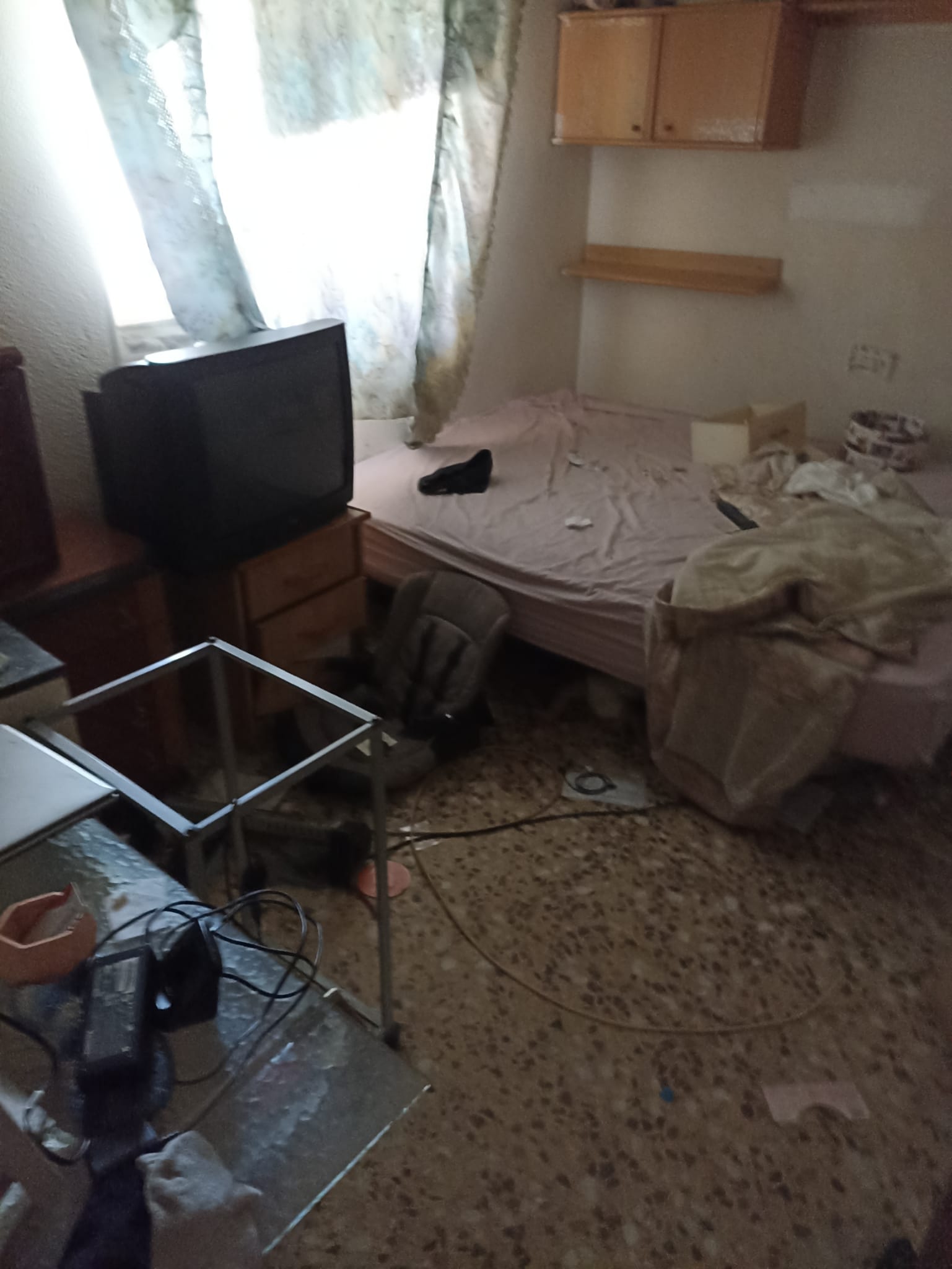 Vaciado de muebles y limpieza de pisos en Dosrius - ¡Resultados impecables!